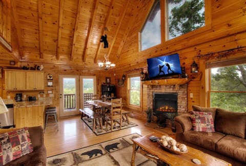 Stunning views of Bluff Mountain. Plenty of seating and queen sleeper sofa