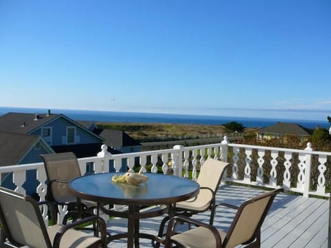 Stunning & epic Mendocino Bay & ocean views from expansive 2nd floor deck!