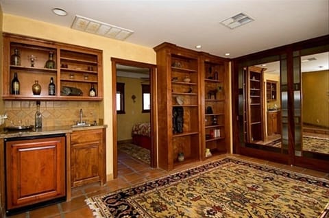 5th Bedrm Queen MEDITATION TIME! Ocean View Wet Bar, Closet seperate entrance