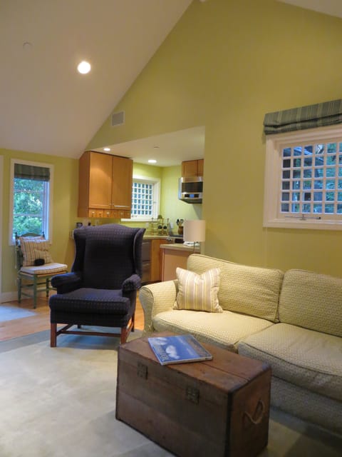 Living room looking back towards the sunny kitchen!