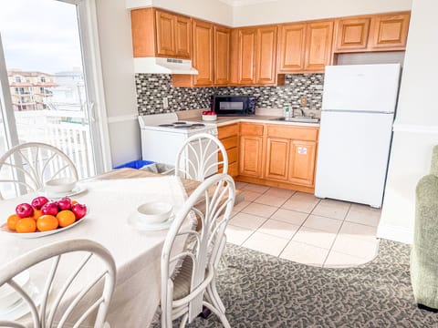 Family Double Room, 2 Bedrooms (Caicos) | Private kitchen | Microwave, coffee/tea maker, cookware/dishes/utensils