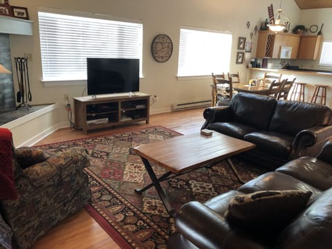 Family room, Smart TV