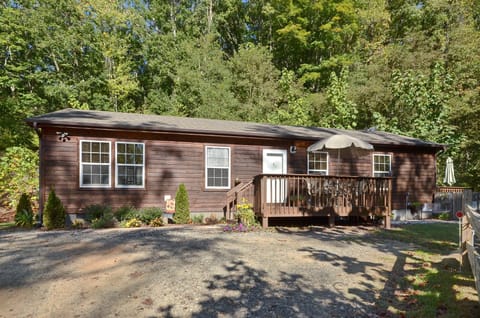 Front of cottage with surrounding foilage