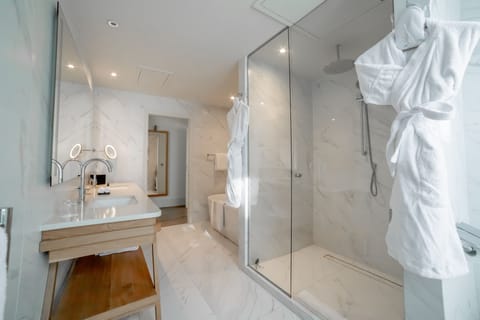 Superior Suite | Bathroom | Designer toiletries, hair dryer, bathrobes, slippers