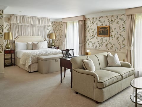 Junior Suite | Egyptian cotton sheets, premium bedding, Tempur-Pedic beds, minibar