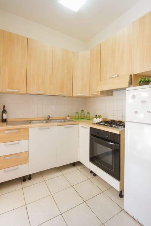 Apartment, 3 Bedrooms, Patio (Urano ) | Private kitchen | Fridge, oven, stovetop, coffee/tea maker