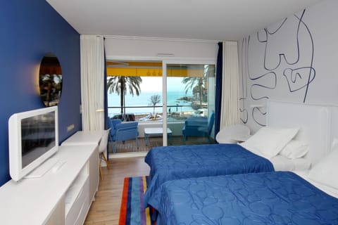 Deluxe Room, 2 Twin Beds, Balcony, Sea View | Hypo-allergenic bedding, free minibar, in-room safe, desk