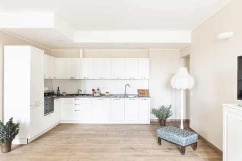 Coffee/tea maker, electric kettle