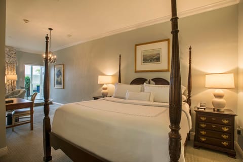 Deluxe Room, 1 King Bed | Frette Italian sheets, premium bedding, down comforters, in-room safe