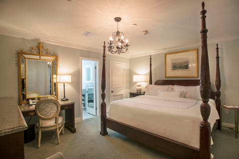 Standard Room, 1 King Bed | Frette Italian sheets, premium bedding, down comforters, in-room safe