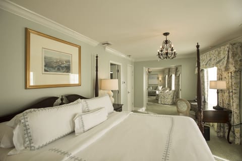 Suite (French Quarter) | Frette Italian sheets, premium bedding, down comforters, in-room safe