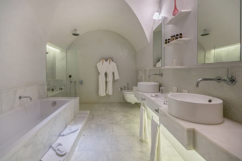 Deluxe Suite | Bathroom | Combined shower/tub, deep soaking tub, free toiletries, hair dryer