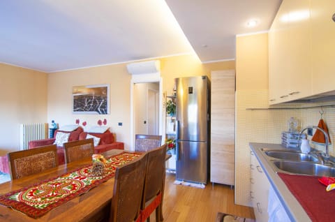 Kitchen or kitchenette,Dining area