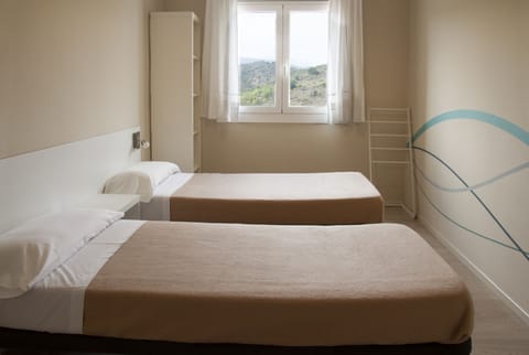 Twin Room, Shared Bathroom | In-room safe, free WiFi, bed sheets