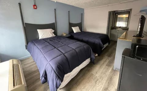 Standard Double Room, 2 Double Beds, Non Smoking | Free WiFi, bed sheets