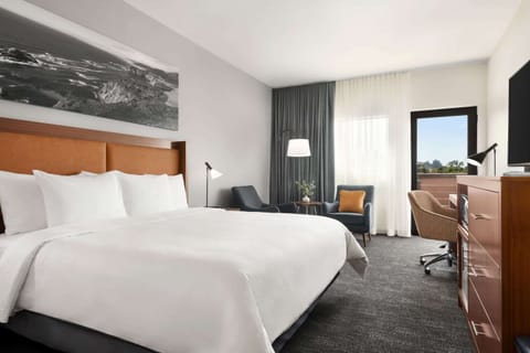 Deluxe Room, 1 King Bed, Non Smoking | Premium bedding, desk, laptop workspace, iron/ironing board