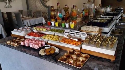 Daily buffet breakfast (INR 349 per person)