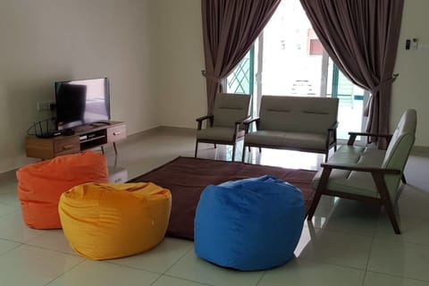 Comfort House, 5 Bedrooms, Hill View | Living room | LCD TV