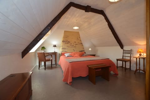 Family Room (Le Grenier d'Angèle) | Individually decorated, individually furnished, desk, soundproofing