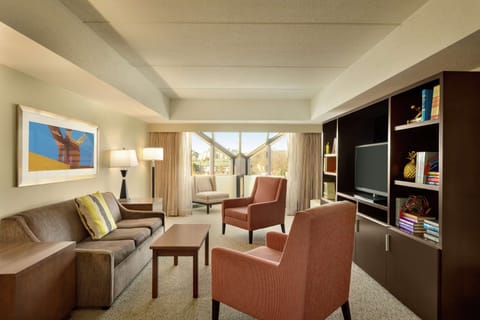 Suite, 1 King Bed, Non Smoking | Living area | 42-inch flat-screen TV with cable channels, TV, pay movies