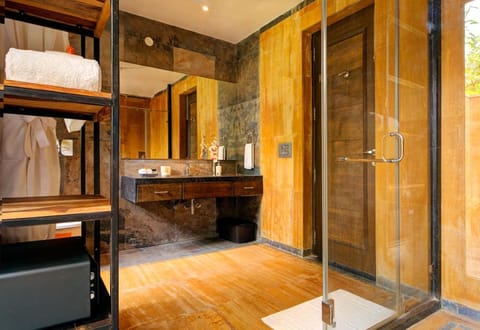 Royal Room | In-room safe, desk, blackout drapes, soundproofing