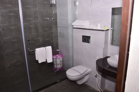 Executive Single Room, Non Smoking | Bathroom | Shower, slippers, towels