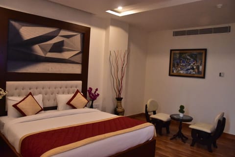 Executive Single Room, Non Smoking | 1 bedroom, blackout drapes, soundproofing, iron/ironing board