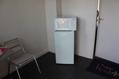 Double Room, Accessible | Mini-refrigerator