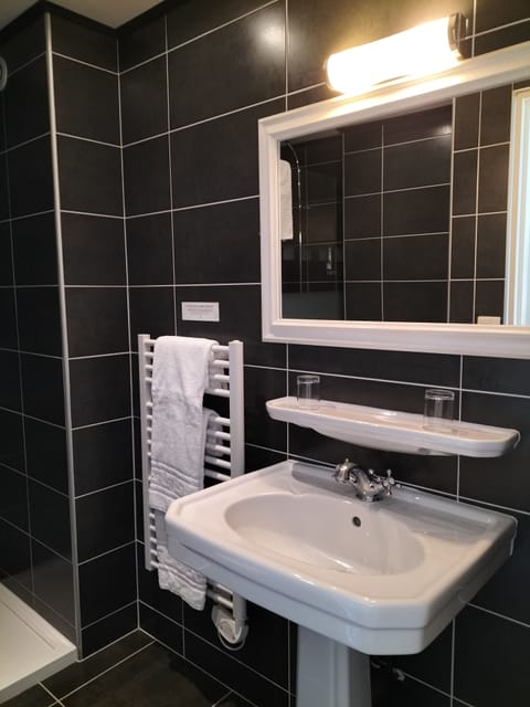 Desk, soundproofing, iron/ironing board, cribs/infant beds