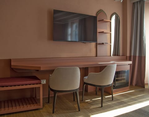 Frette Italian sheets, premium bedding, minibar, in-room safe