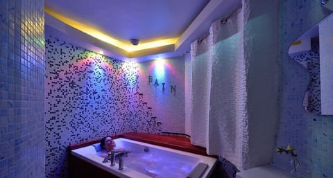 Quadruple Room, Ensuite (Bleu Atlantique) | 1 bedroom