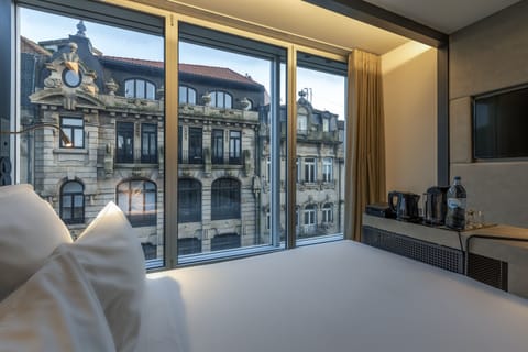 Double Room, City View | Minibar, in-room safe, desk, blackout drapes