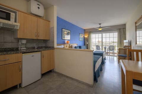 Standard Studio, City View | In-room safe, free cribs/infant beds, WiFi, bed sheets