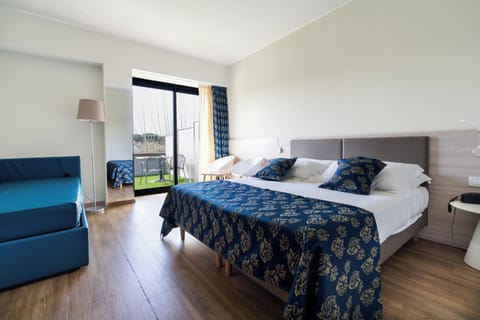 Superior Double Room, Balcony | Minibar, in-room safe, desk, blackout drapes