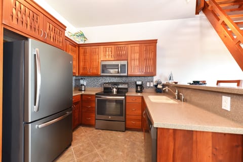 Condo, 2 Bedrooms | Private kitchen | Fridge, microwave, oven, stovetop