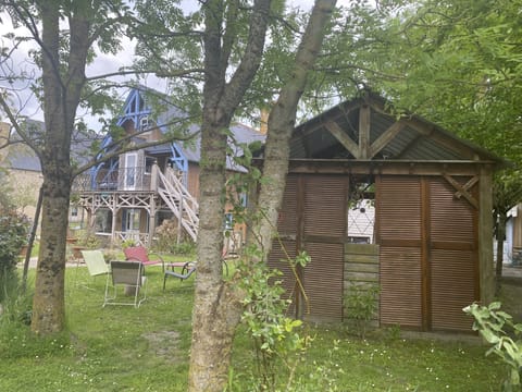 Children's play area - outdoor