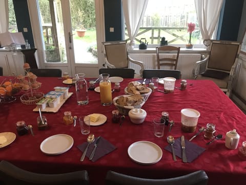 Free daily continental breakfast