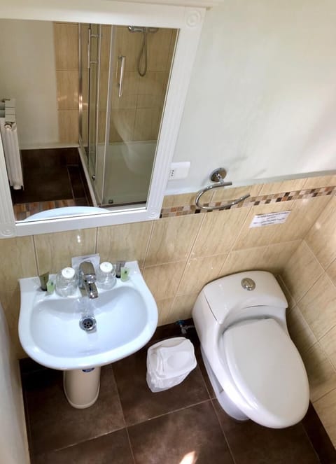 Standard Double or Twin Room, Private Bathroom | Bathroom | Shower, free toiletries, hair dryer, towels