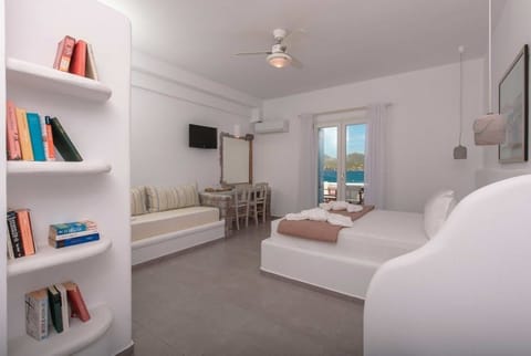 Superior Double Room, Sea View | In-room safe, soundproofing, iron/ironing board, free WiFi