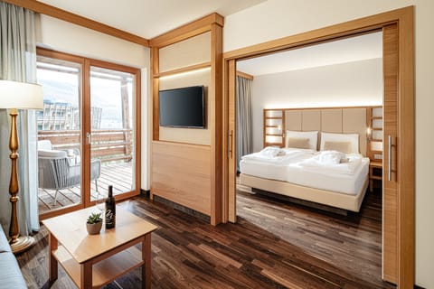 Deluxe Suite, 1 King Bed with Sofa bed | Living area | TV, toys, heated floors