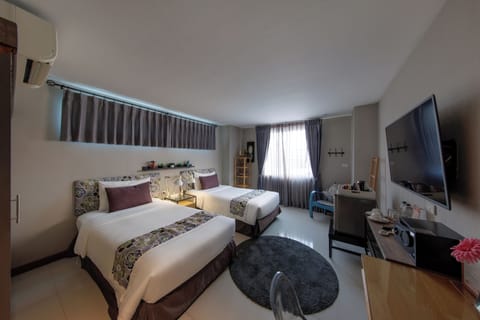 Deluxe Twin Room with Window | Egyptian cotton sheets, premium bedding, memory foam beds, free minibar