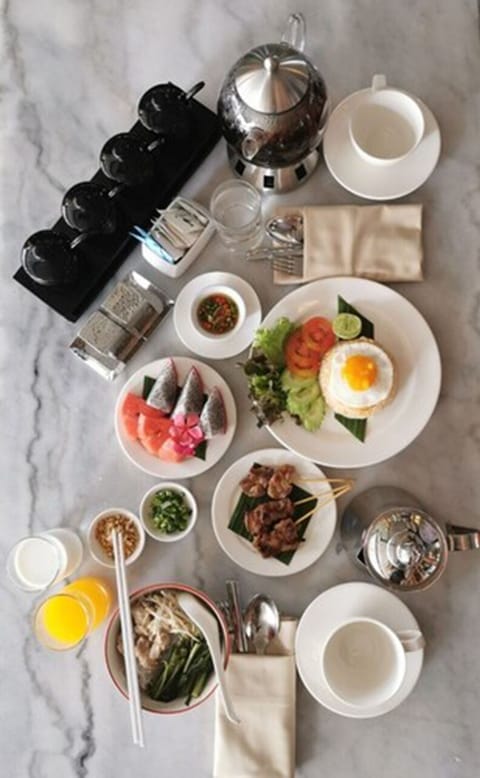 Daily buffet breakfast (THB 450 per person)