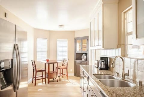 Kitchen and breakfast table