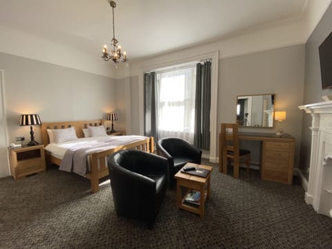 Executive Double Room | Desk, iron/ironing board, free WiFi, bed sheets