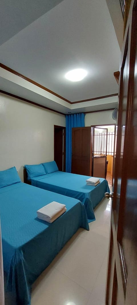 Family Room | Minibar, desk, soundproofing, free WiFi