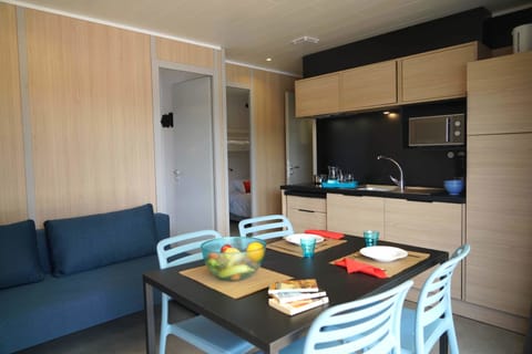 Chalet (Floating) | Private kitchen | Fridge, microwave, stovetop, electric kettle