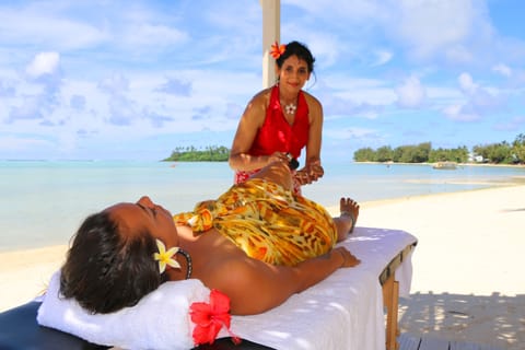 Couples treatment rooms, body treatments, deep-tissue massages