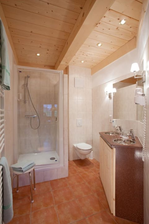 Apartment, 1 Bedroom | Bathroom | Shower, hair dryer, bathrobes, towels