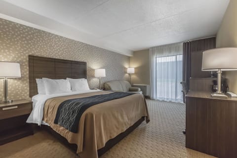 Standard Queen Room, Upper Floor | Premium bedding, pillowtop beds, desk, blackout drapes