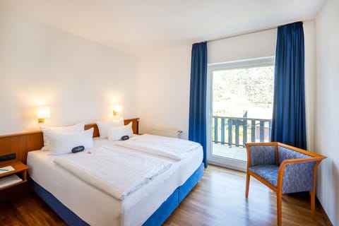 Comfort Double Room, Annex Building (Kabinet mit Balkon) | Hypo-allergenic bedding, minibar, in-room safe, free WiFi